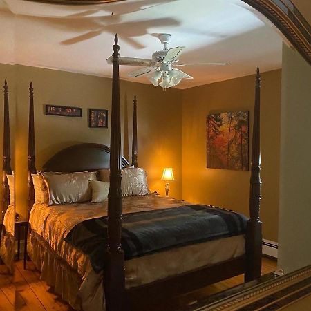 Toba'S Bed & Breakfast Lunenburg Exterior photo