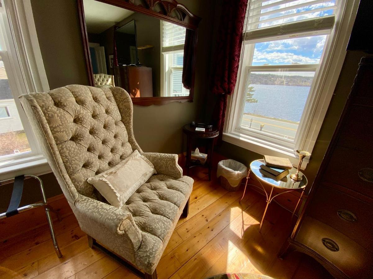 Toba'S Bed & Breakfast Lunenburg Exterior photo