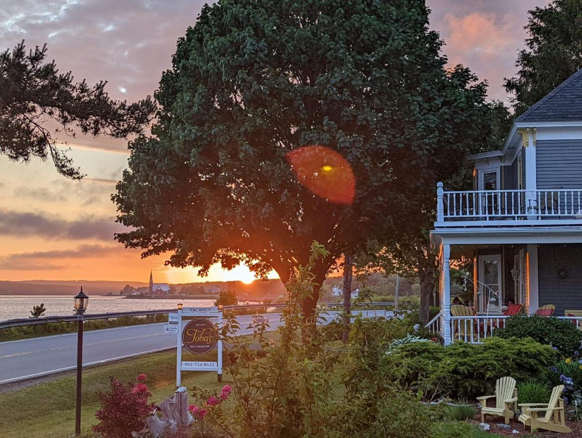 Toba'S Bed & Breakfast Lunenburg Exterior photo