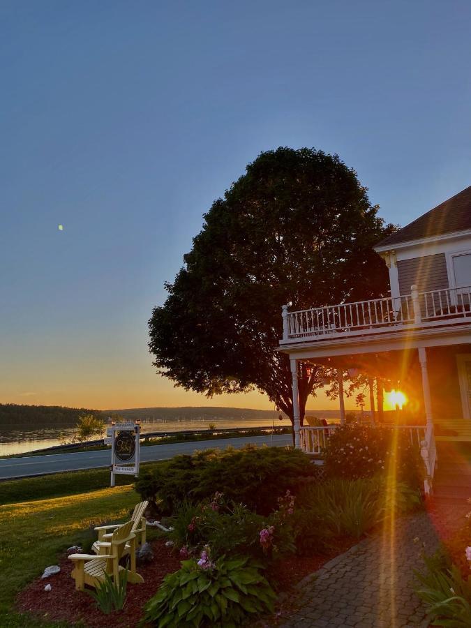 Toba'S Bed & Breakfast Lunenburg Exterior photo