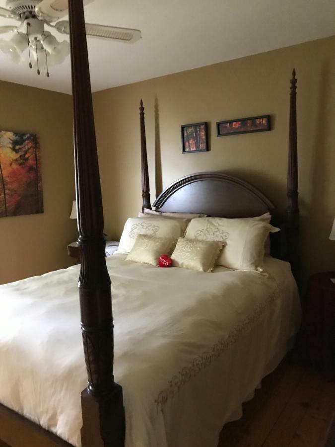 Toba'S Bed & Breakfast Lunenburg Exterior photo