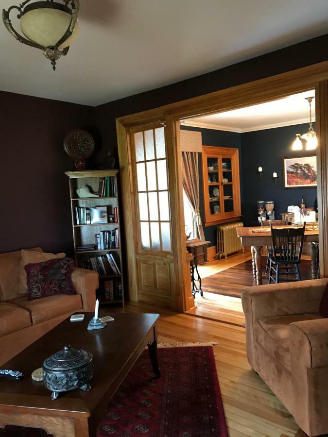Toba'S Bed & Breakfast Lunenburg Exterior photo